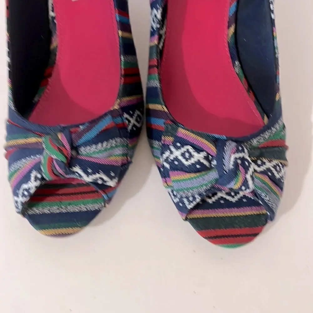American Eagle Fabric Southwest Print Perp Toe Wedges Size 9 wide